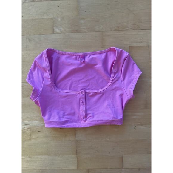 Skims Signature Swim Super Cropped T Shirt Henley Vibrant Pink L - Picture 2 of 3